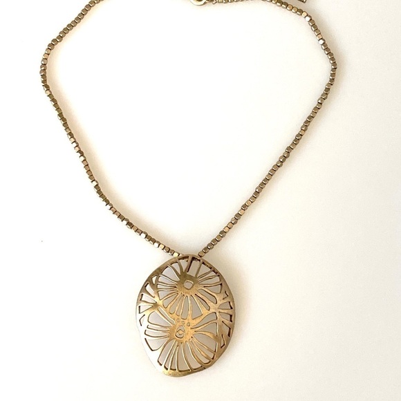 Kenneth Cole Reaction Necklace Pale Matte Gold Tone - Picture 6 of 8